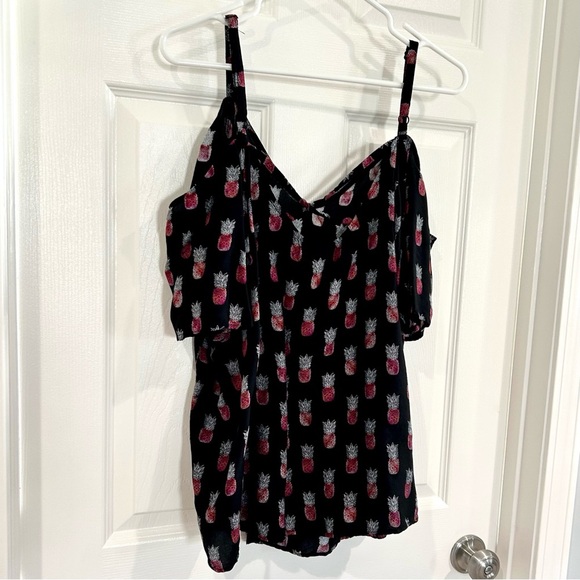 Torrid Women Black Pineapple Print Lightweight Blouse Sz 2  Off Cold Shoulder - Picture 7 of 12
